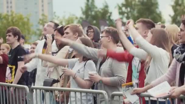 SAINT PETERSBURG, RUSSIA - JUNE 24, 2017: Young people crowd moves hands simultaneously at outdoor summer music concert — Stock Video