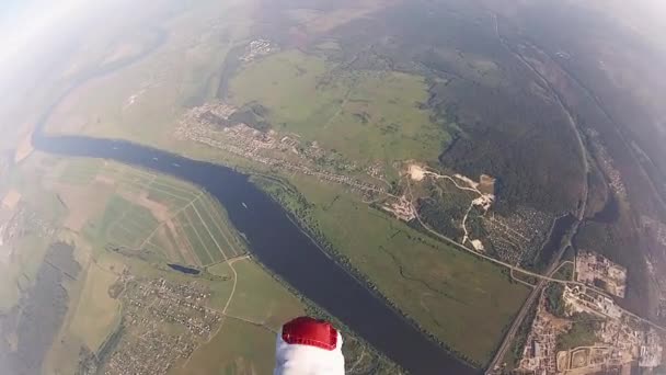 Professionella fallskärmshoppare i uniform gratis faller i himlen. Håll balansen. Hastighet. — Stockvideo