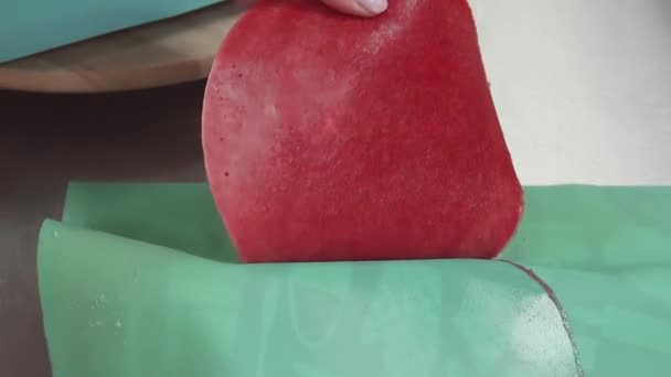 Female confectioner hand takes round jelly cake interlayer, puts it on custard — Stock Video