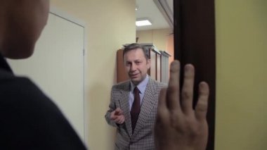 Görüş iş yetişkin patron işçi adam Office kabine azarlıyor