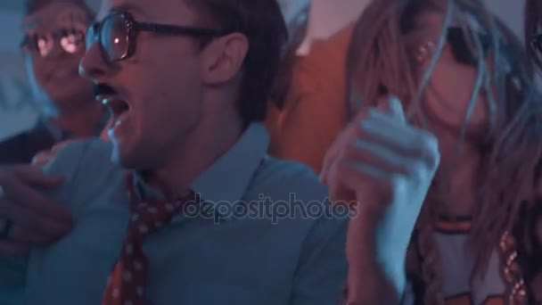 Man with dreadlocks and leopard fur coat dancing up at smoked party room — Stock Video