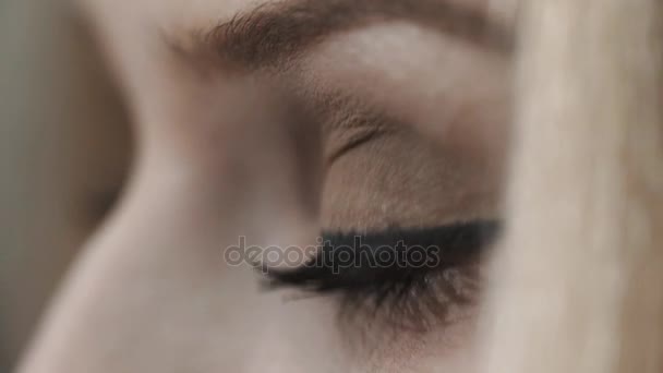 Young woman grey eyes blinking. Black mascara and eyeliner — Stock Video