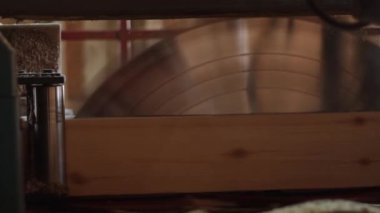 İplik daire bıçak kesim kereste Doğrama makinesi, plakalar üzerinde