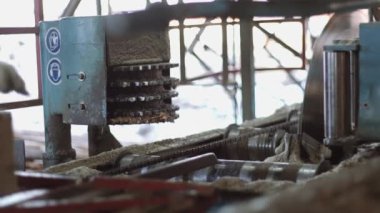 Ahşap blok kesme metal Daire Testere makinesi doğrama Fabrikası'nda üzerinde