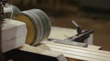 Ahşap tahta marangoz jointer makine kereste fabrikası'nda doluyor