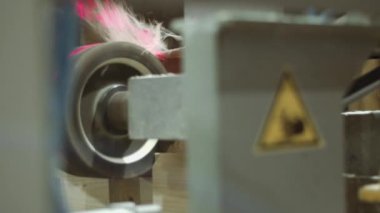 Kereste fabrikası tesis ahşap blok üzerinde çatlak Doğrama makinesi keser