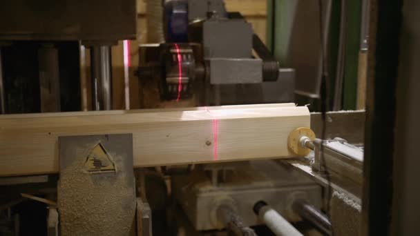 Carpenter machine makes furrow on lumber block at sawmill facility — Stock Video