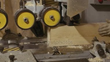 Ahşap kereste fabrikası'nda marangoz jointer makinedeki zımpara bloğu