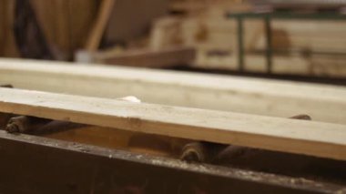 Ahşap tahta içine marangoz jointer makine kereste fabrikası'nda çalışan