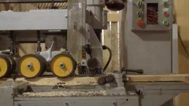 Kereste arıtıcı makine kereste fabrikası üretimde çalışan tekerlekli