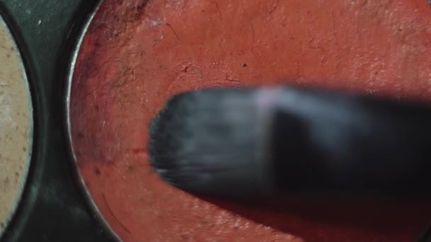 Paintbrush smudges orange paint in paintbox — Stock Video