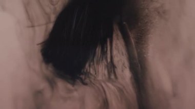 Güzel siyah renk boya cloudd swirls fırça su