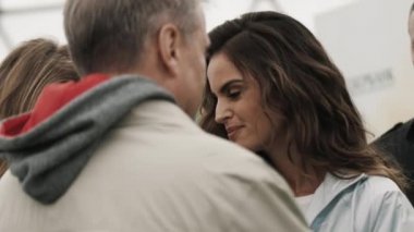 Brezilyalı model Izabel Goulart konuşmak için adam sportif olay