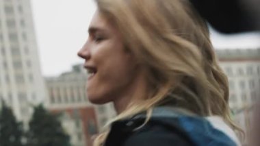 Rus model Natalia Vodianova insan kalabalığı ile Isınma 