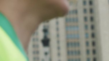 Rus model Natalia Vodianova spor olay saçlarını okşamak