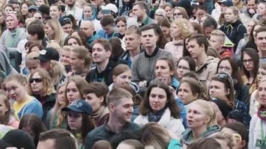 Müzik Festivali sahne görünümünden kitle kalabalığa