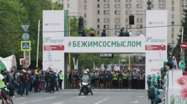 Maraton, kalabalık koşu sporcuların başlangıcı