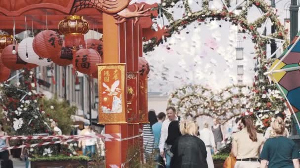 Традиционное китайское красное деревянное строение на культурном фестивале i — стоковое видео