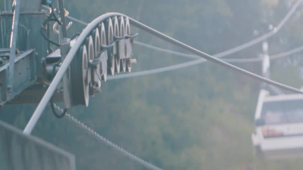 Rodas de giro de trabalho funitel elevador construção de metal — Vídeo de Stock