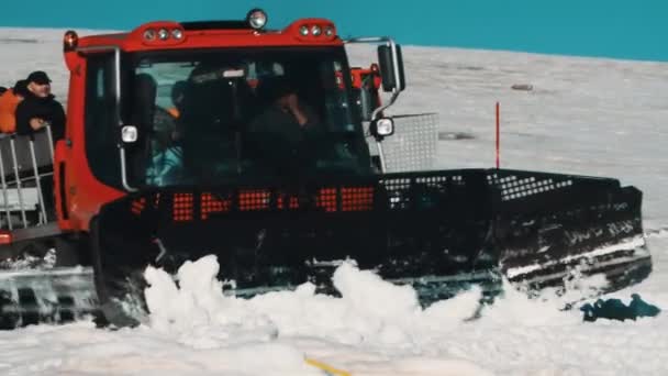 Two piste caterpillar machines rides on mountain peak site — Stock Video