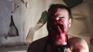 Deli kasap manyak adam terk edilmiş binada çiğ et ısırıkları