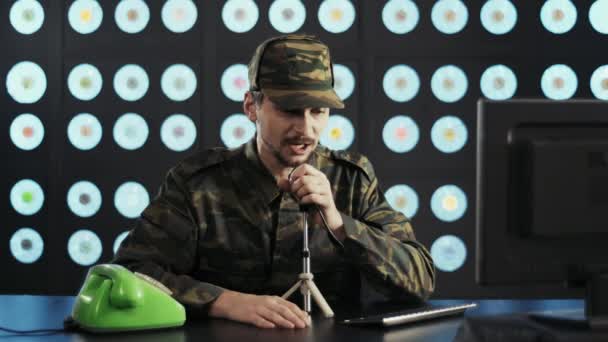 Worried Bearded Guy Dressed Military Camouflage Uniform Cap Sits Desk — Stock Video