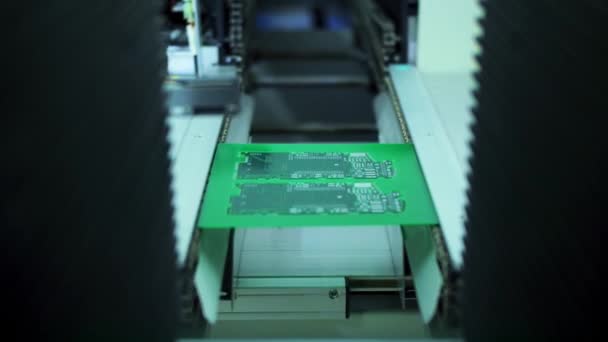 Robotic Chip Manufaktur Pemecahan Mikrochip Elektronik Otomatis Close — Stok Video