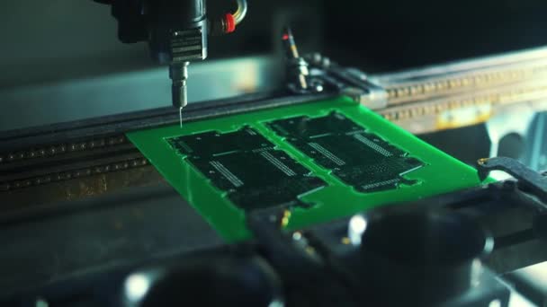 Fabricación Chips Robóticos Soldadura Electrónica Automática Microchips Primer Plano — Vídeos de Stock