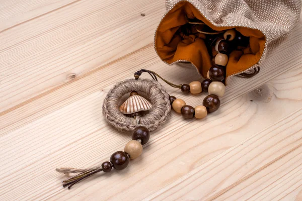 El yapımı ahşap boncuk deniz kabuğu kolye yüzük içinde bağlı 