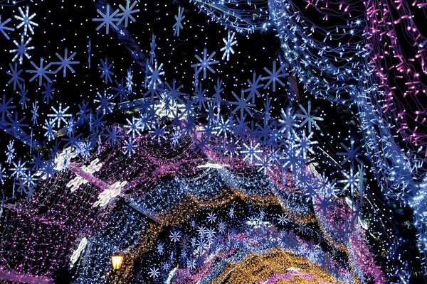 Vánoční osvětlení barevné se světly v tunelu — Stock fotografie