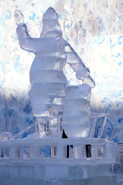 Eisfigur Weihnachtsmann — Stockfoto