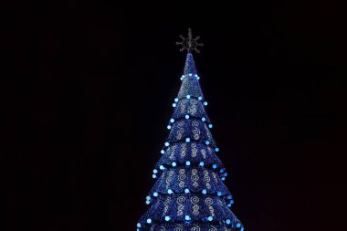 Dekorasyon ışık garland ve Noel ağacı topları