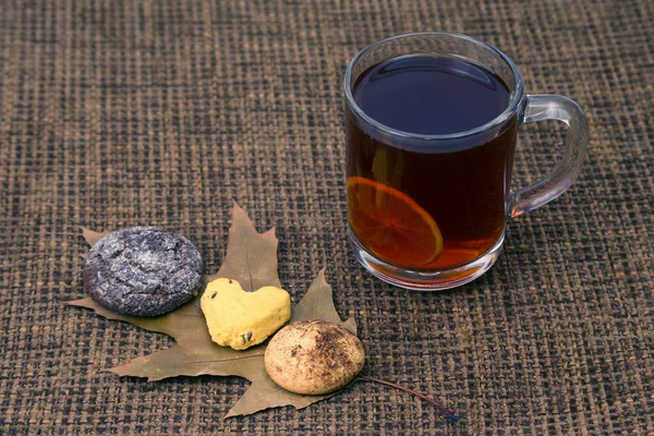 Kopp te med citron och kex — Stockfoto