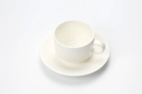 Cangkir kopi putih kosong pada latar belakang putih — Stok Foto