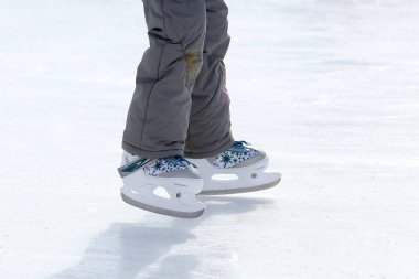 buz pistinde paten ayak