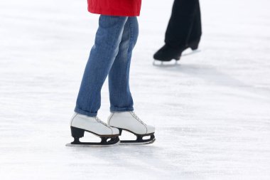 buz pistinde paten ayak