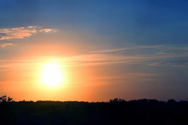 Evening bright sunset over the city — Stock Photo, Image