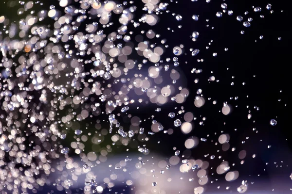 De wazig druppels water spray fontein — Stockfoto