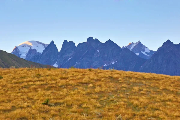 Vista sul paesaggio in terreni montuosi in Georgia — Foto Stock