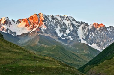 Caucasus sıradağlarının Gürcistan. Dağ manzarası