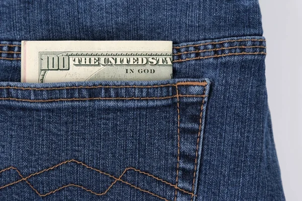 Argent dans la poche de jeans bleus — Photo