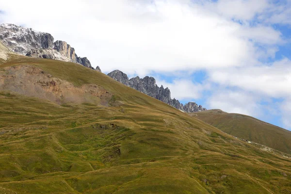 Vista sul paesaggio in terreni montuosi in Georgia — Foto Stock