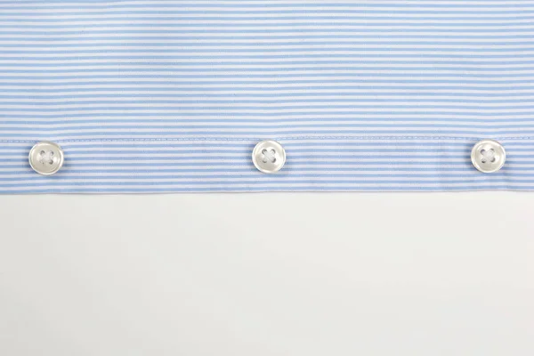 Το πουκάμισο με λευκό backgroun κουμπιά — Φωτογραφία Αρχείου