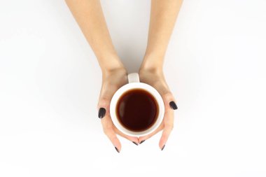 beyaz çay Kupası üstten görünüm ile eller