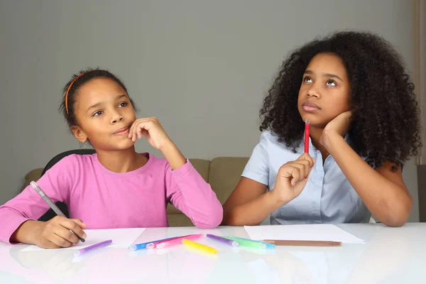 Two Dark Skinned Girls Dream Idea Drawin — Stock Photo, Image