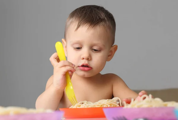 Bambino Mangiare Pasta — Foto Stock