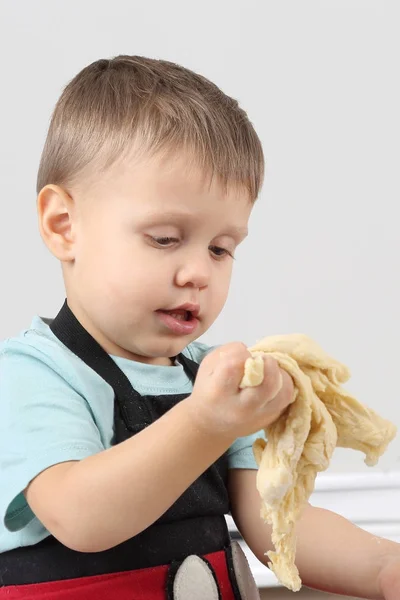 Bambino Impasta Pasta Mano — Foto Stock