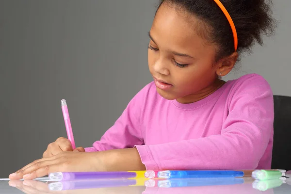 Girl Draws Colored Pencils Paper — Stock Photo, Image