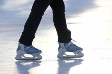 buz pateni pisti üzerindeki ayak buz pateni kişi