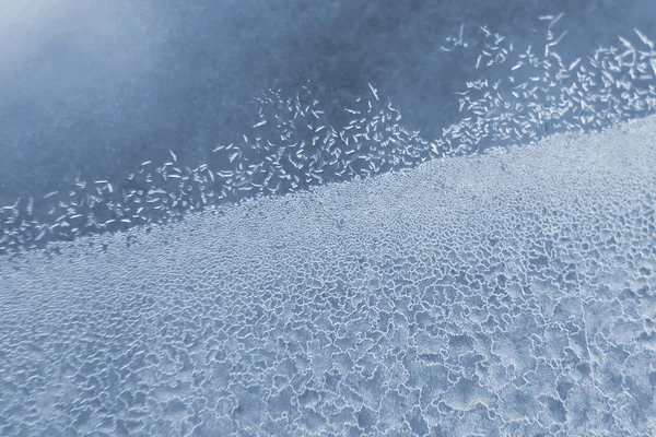 Textura padrões gelados na janela close-up — Fotografia de Stock